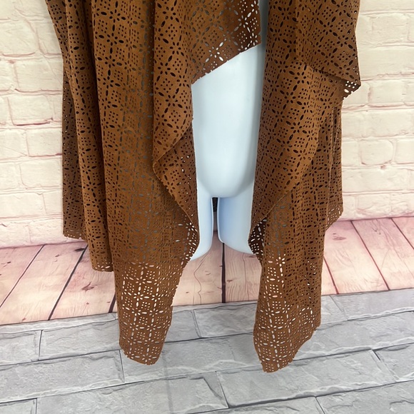 Soft surroundings faux suede brown vest laser cut waterfall size PLarge/PXL - Picture 5 of 11